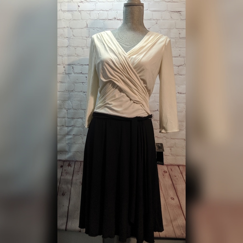 NWT Adrianna Papell stretchy dress